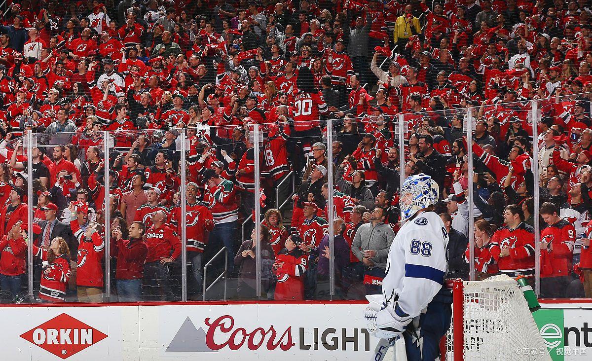 英雄联盟赛事下注 -今晚欧冠焦点战，底特律活塞官宣签约，气氛紧张，团队化学反应显著 